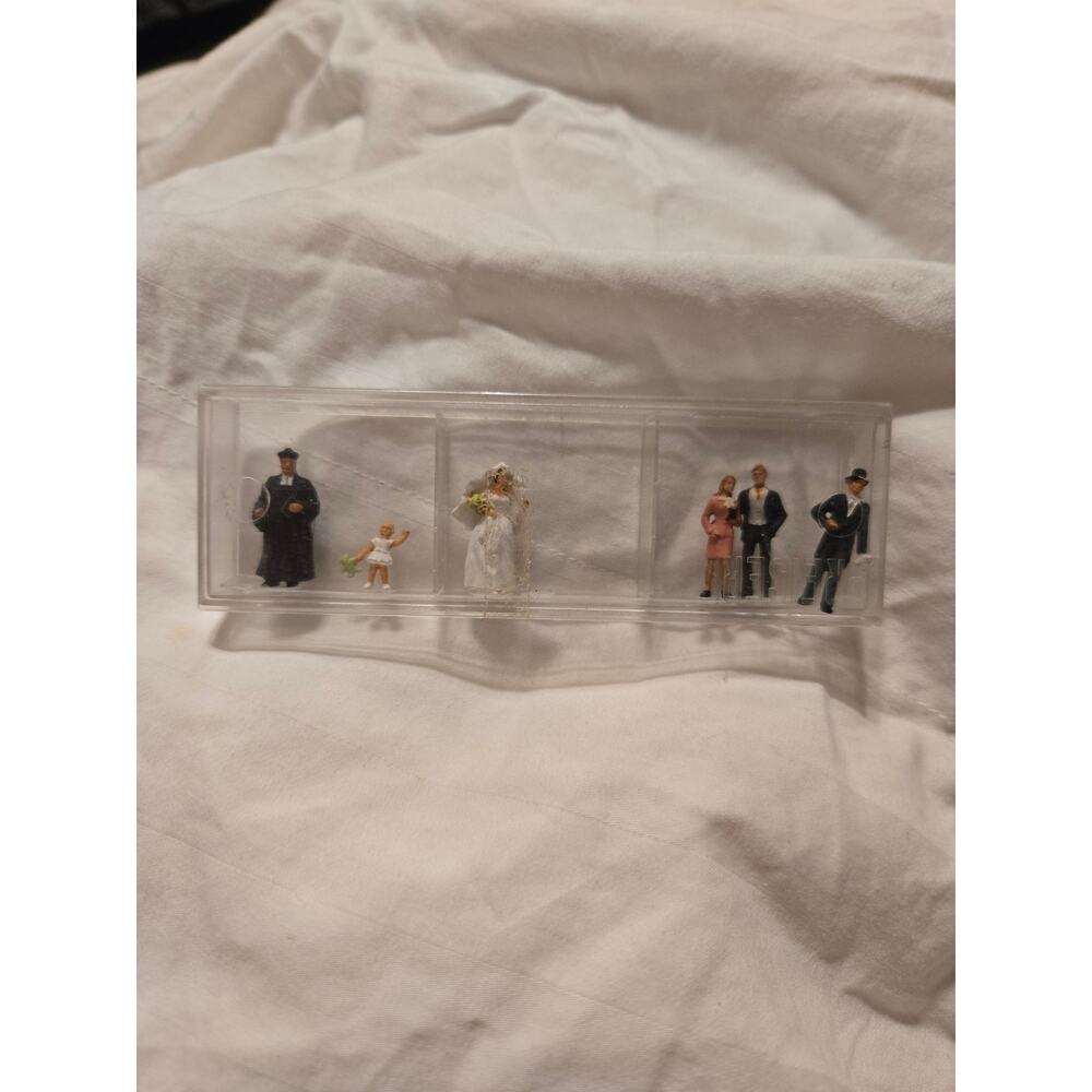 Preiser 1:90 Scale Made in Germany Wedding Set Priest Bride Groom 6 Figures